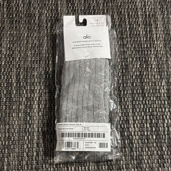 ALO Yoga Accessories - Alo yoga unisex scrunch sock